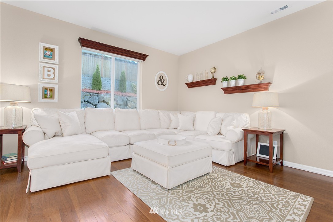 520 Field Place Northeast Renton, WA 98059 - Photo 3 of 21