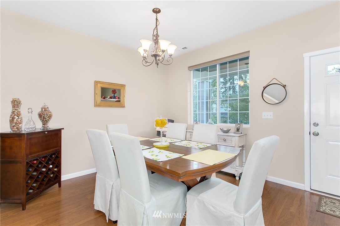 520 Field Place Northeast Renton, WA 98059 - Photo 5 of 21