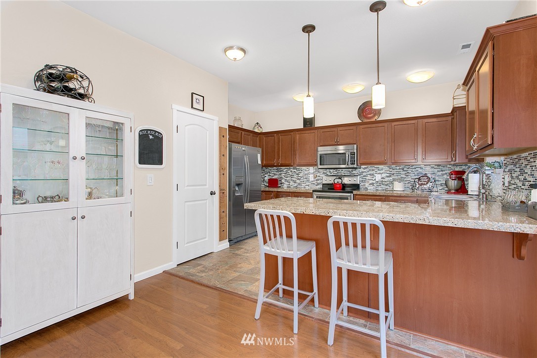 520 Field Place Northeast Renton, WA 98059 - Photo 7 of 21