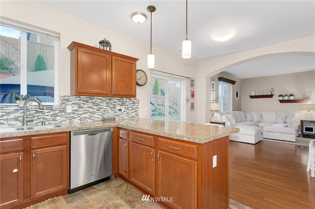 520 Field Place Northeast Renton, WA 98059 - Photo 8 of 21