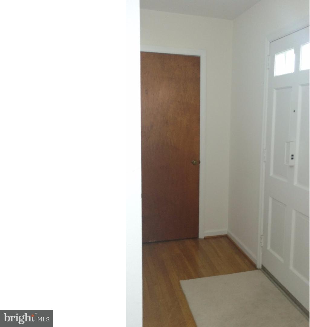 43 Millbrook Road Newark, DE 19713 - Photo 1 of 14 Foyer