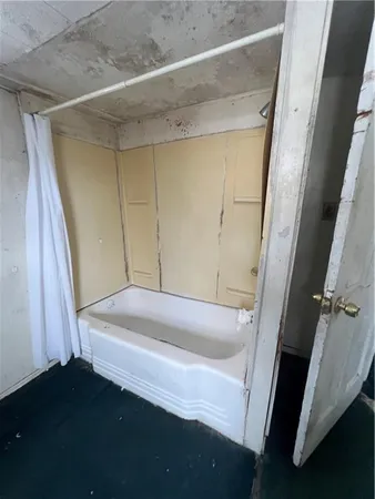 $14,900 | 220 Mylan Street, Oil City, PA 16301