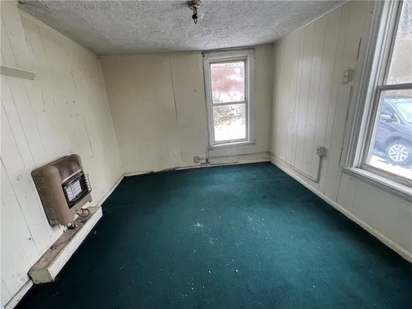 $14,900 | 220 Mylan Street, Oil City, PA 16301