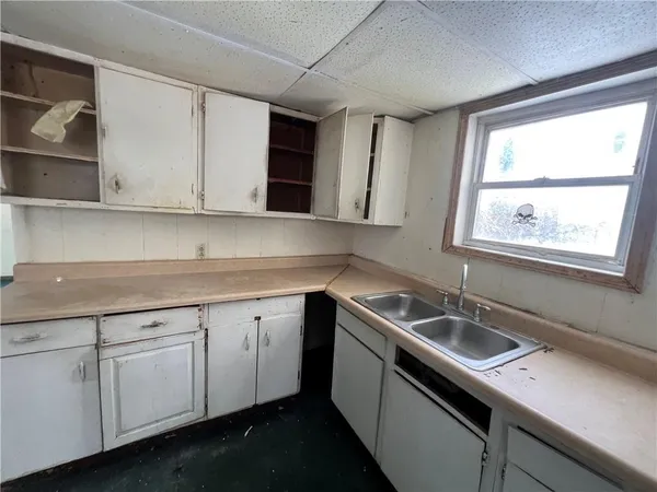 $14,900 | 220 Mylan Street, Oil City, PA 16301