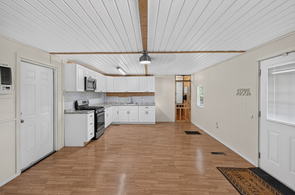379 Vickers Road Nashville, GA 31639 - Photo 7 of 51 Gallery Image 7