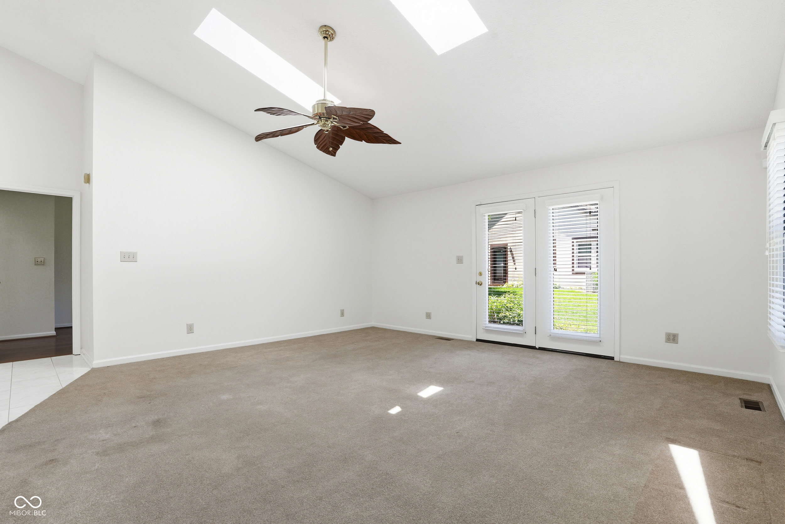 5201 Greenwillow Road Indianapolis, IN 46226 - Photo 8 of 31