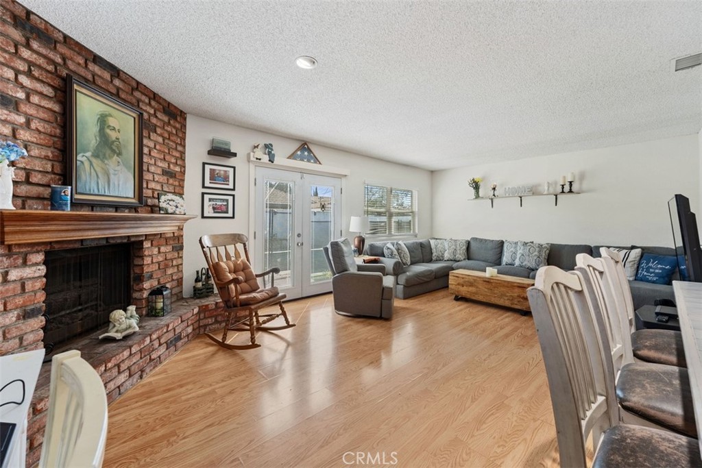 412 South Fann Street Anaheim, CA 92804 - Photo 8 of 12 Family Room