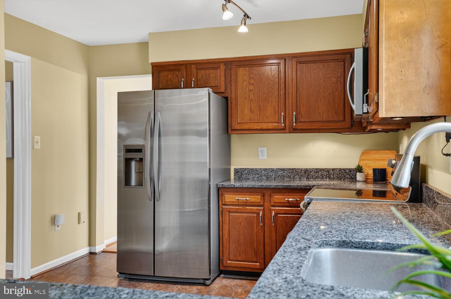 1122 Janney Street Southwest Leesburg, VA 20175 - Photo 11 of 41 Kitchen