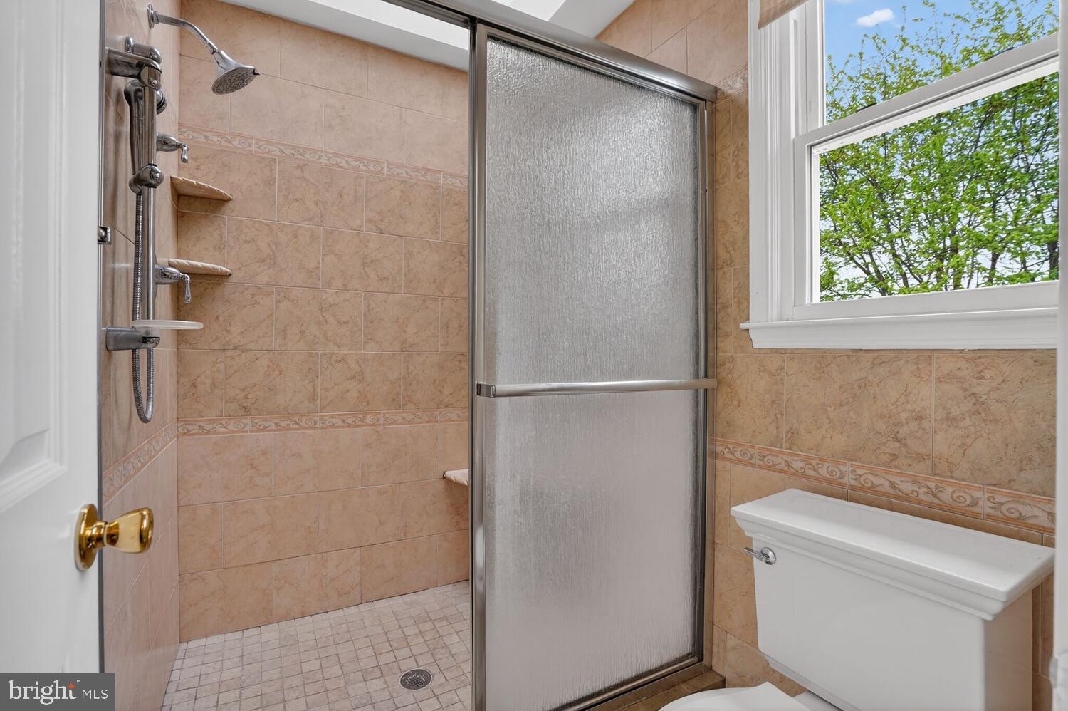 1122 Janney Street Southwest Leesburg, VA 20175 - Photo 23 of 41 Primary Bathroom
