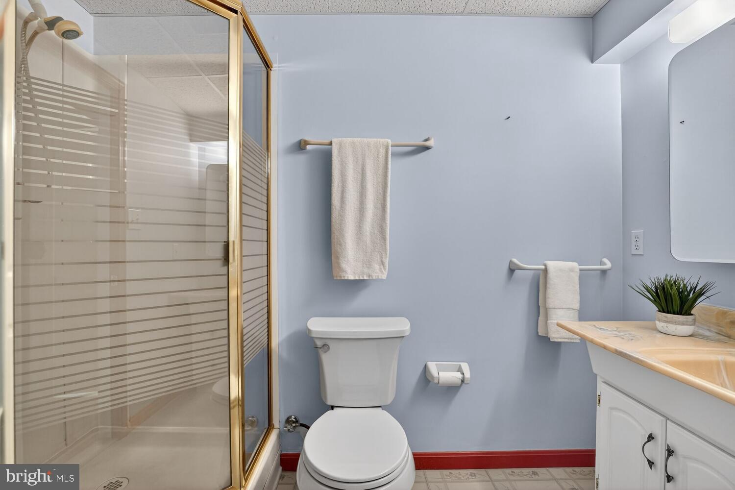 1122 Janney Street Southwest Leesburg, VA 20175 - Photo 34 of 41 Full Bathroom