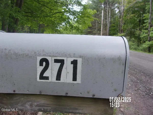 $275,000 | 271 Hickey Road, Hampton, NY 12837