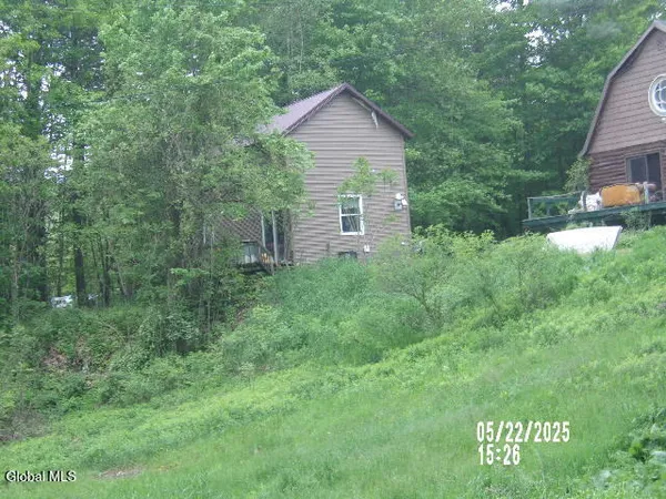 $275,000 | 271 Hickey Road, Hampton, NY 12837