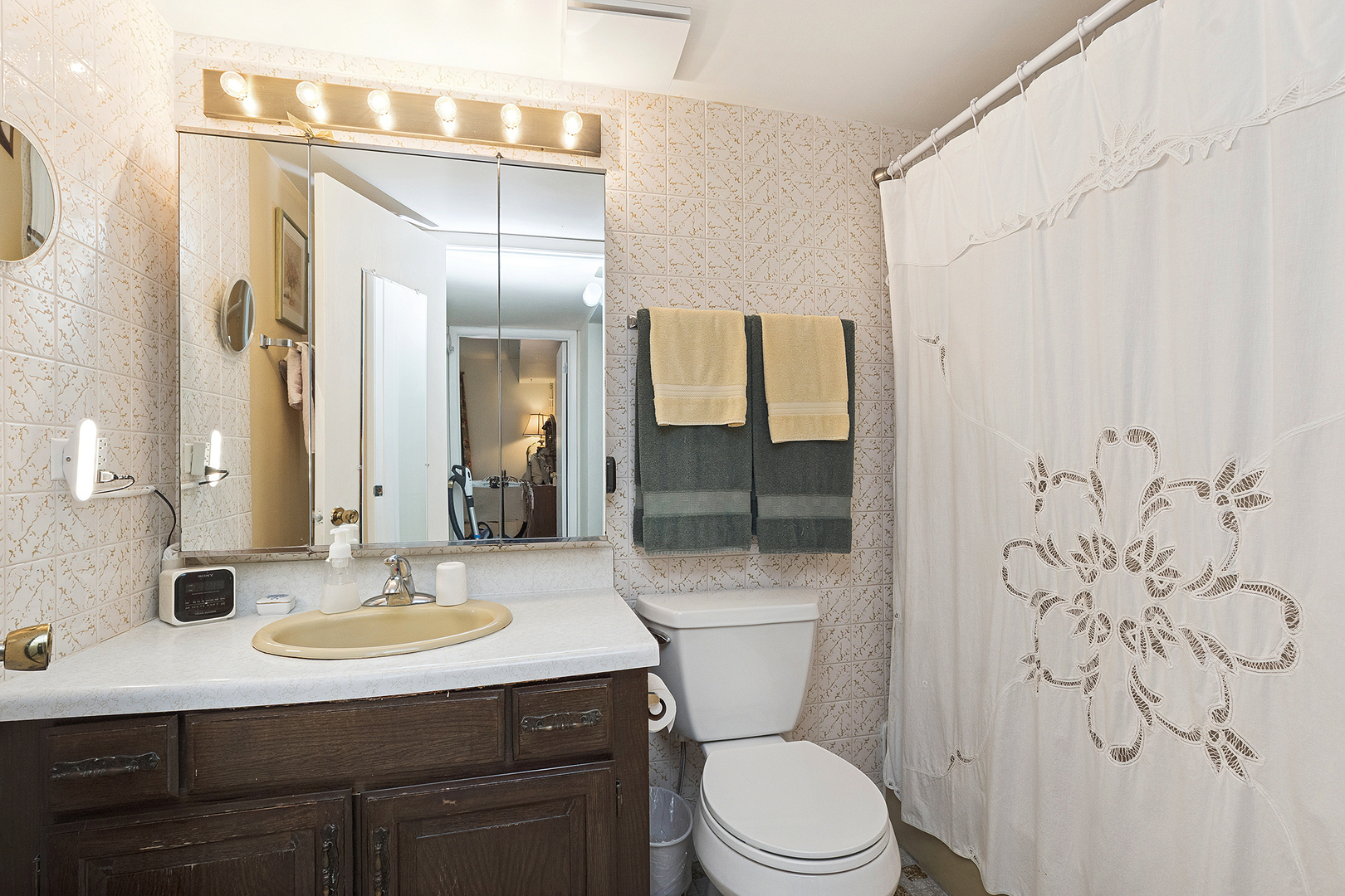 1940 183rd Street, Unit 1C Homewood, IL 60430 - Photo 12 of 16 a bathroom with a sink toilet and shower