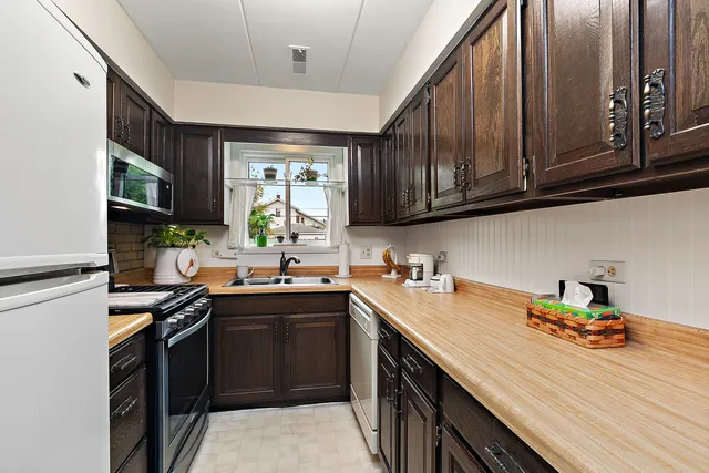 $145,000 | 1940 183rd Street, Unit 1C, Homewood, IL 60430