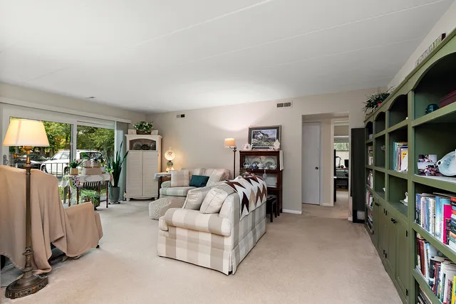 $145,000 | 1940 183rd Street, Unit 1C, Homewood, IL 60430