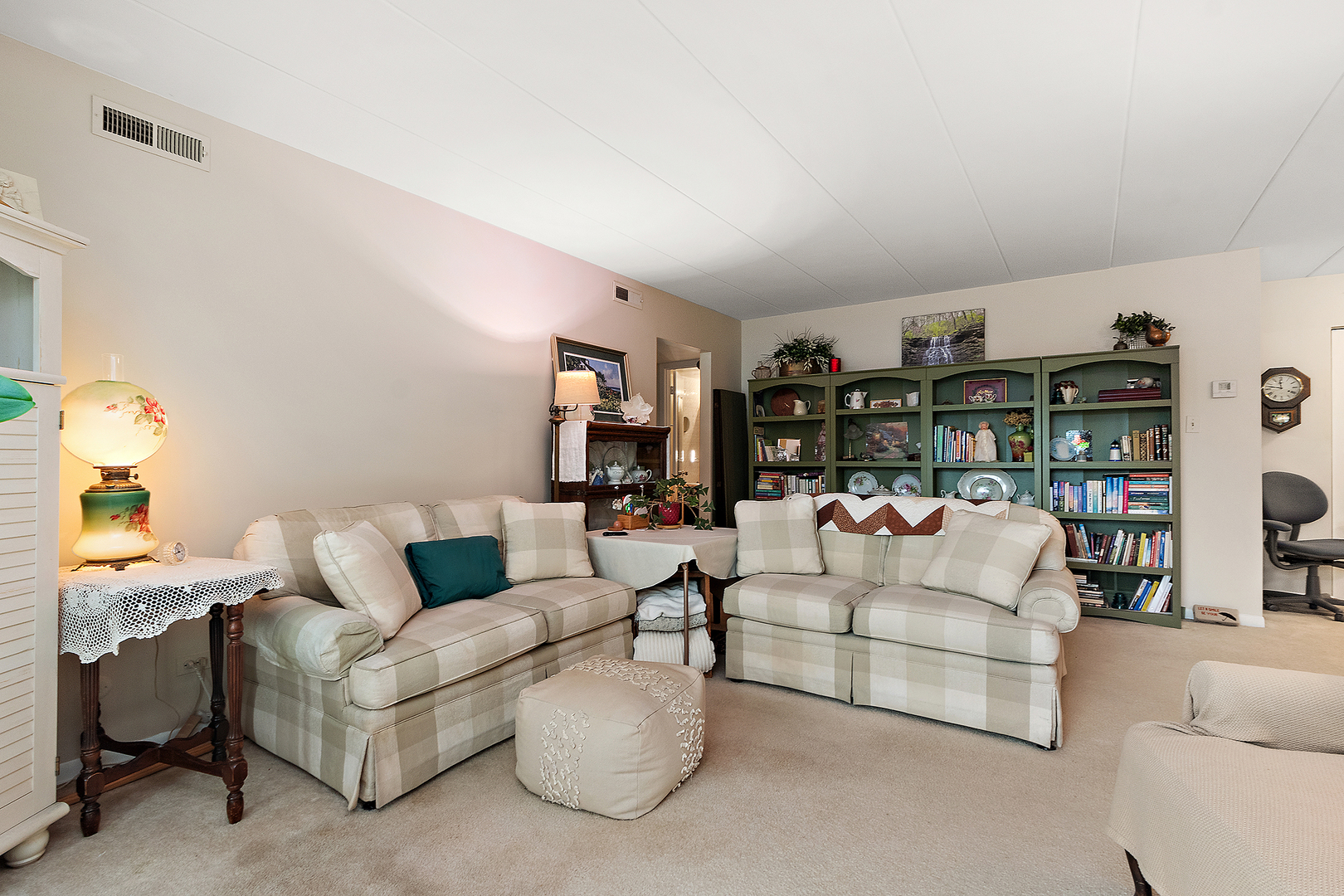1940 183rd Street, Unit 1C Homewood, IL 60430 - Photo 8 of 16 a living room with furniture and a table