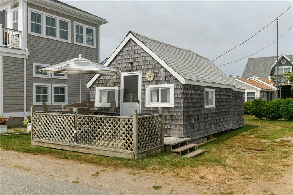 37 Shore Road Narragansett, RI 02882 - Photo 3 of 19