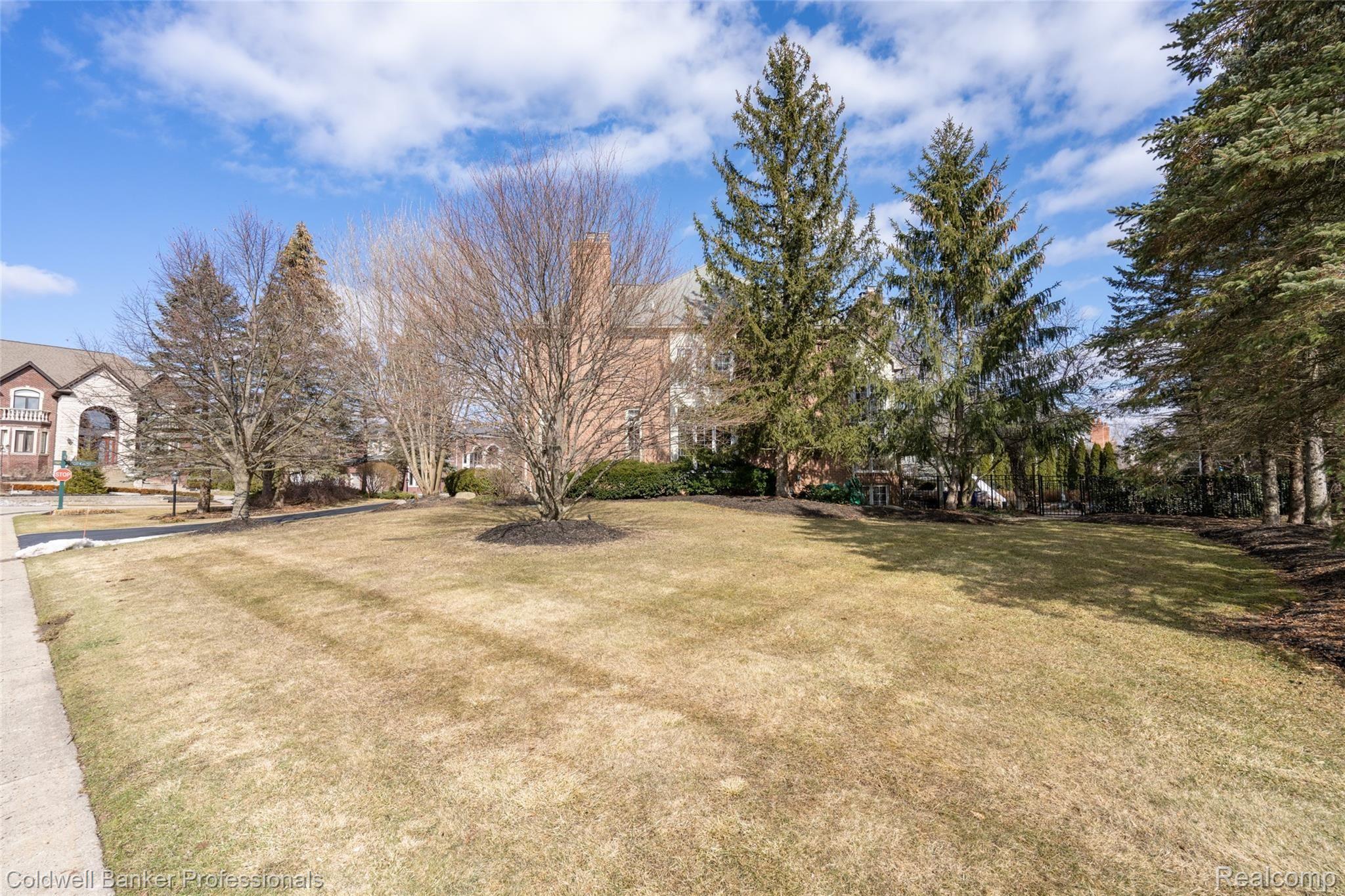 2555 Golf Crest Drive Rochester, MI 48309 - Photo 82 of 91 2555 Golf Crest Dr RHills-79.jpg