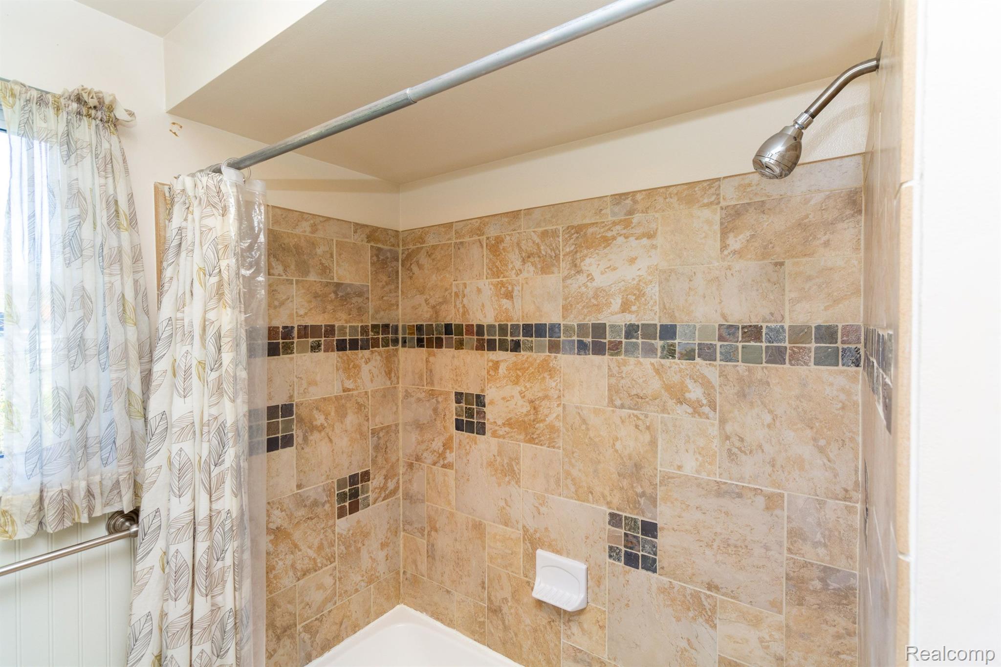 2170 West Wattles Road Troy, MI 48098 - Photo 29 of 46 Full Bath Upstairs