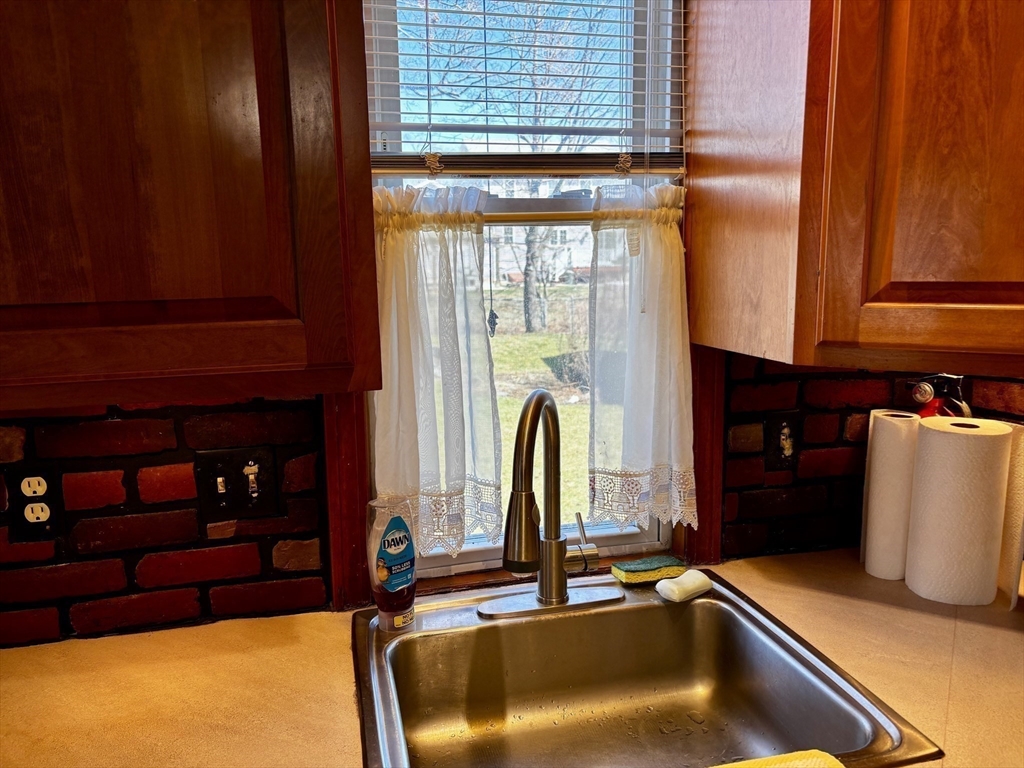 91 Daviston Street Springfield, MA 01108 - Photo 13 of 38