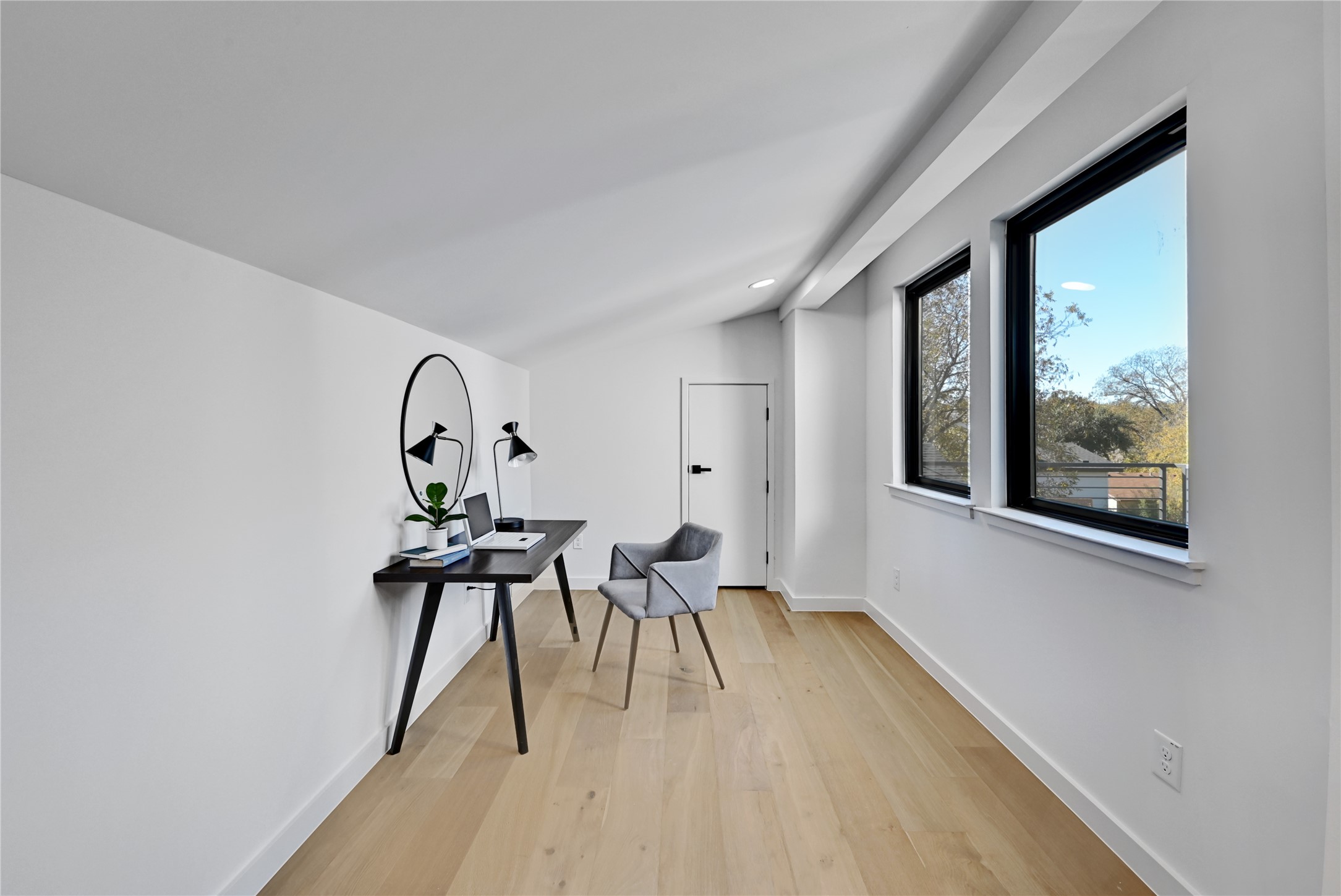 2717 Lyons Road, Unit 1 Austin, TX 78702 - Photo 27 of 34 3rd floor office/living space