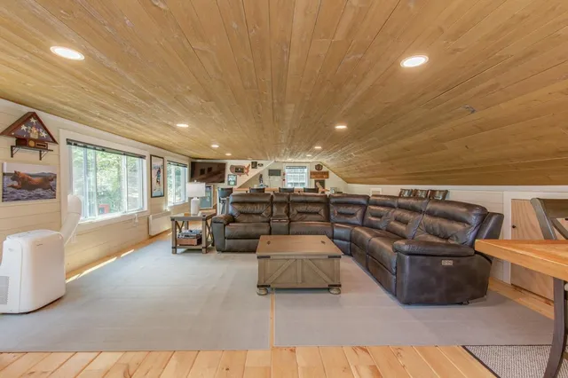 $1,395,000 | 245 North Road, Deerfield, NH 03037