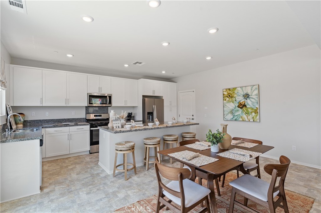 34273 Creek View Lane Yucaipa, CA 92399 - Photo 11 of 32