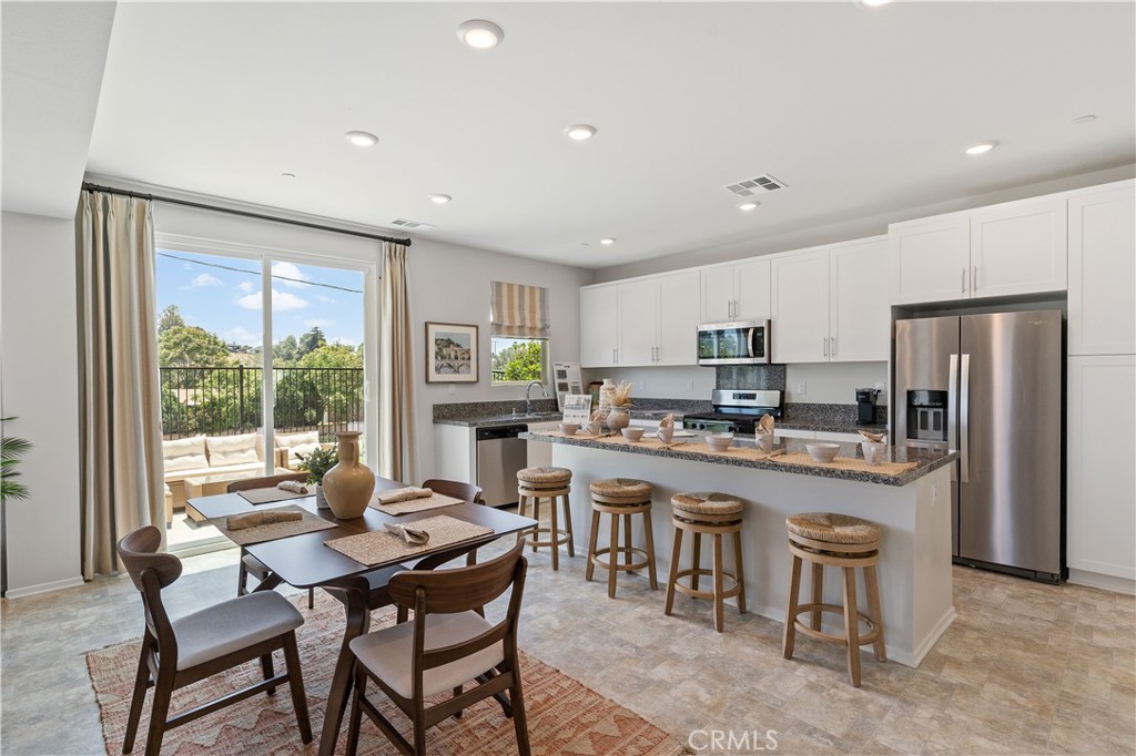 34273 Creek View Lane Yucaipa, CA 92399 - Photo 13 of 32