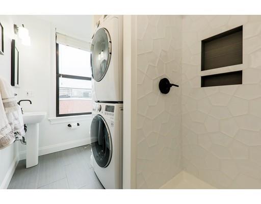 14 Thomas Park Boston, MA 02127 - Photo 8 of 20 a bathroom with a toilet and a tub