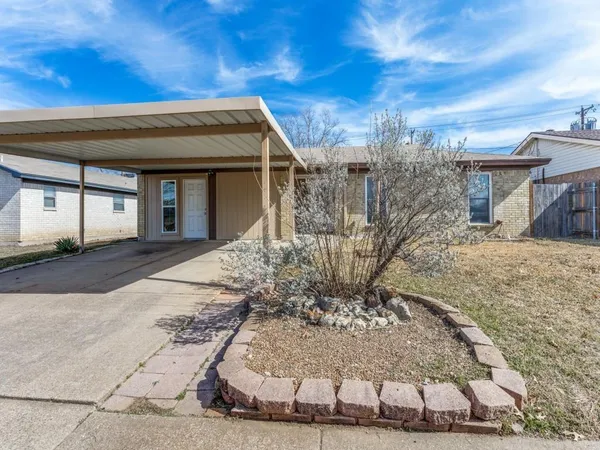 $2,200 | 6924 Richardson Drive, Watauga, TX 76148