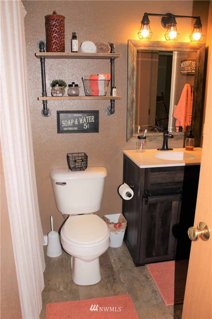 19833 Jowsey Court Southwest Rochester, WA 98579 - Photo 13 of 27 Gallery Image 13