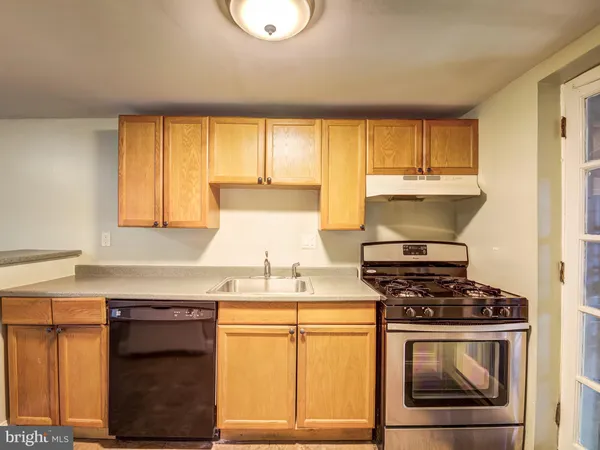 $1,500 | 4008 Illinois Avenue Northwest, Washington, DC 20011
