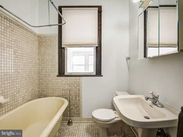 $1,500 | 4008 Illinois Avenue Northwest, Washington, DC 20011