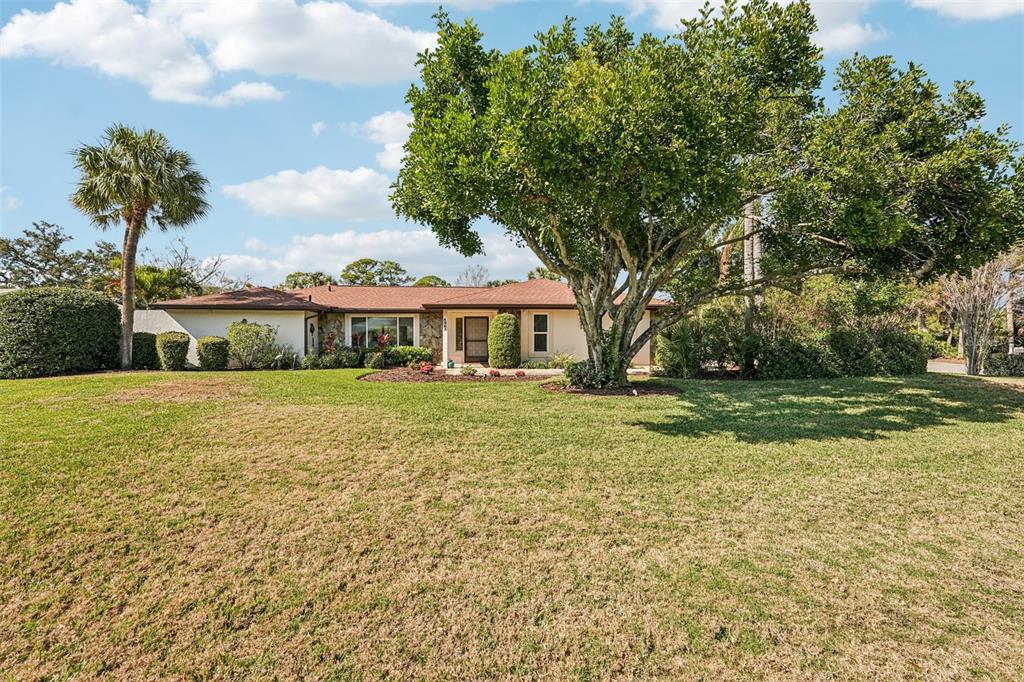 4963 Rutland Gate Sarasota, FL 34235 - Photo 6 of 64