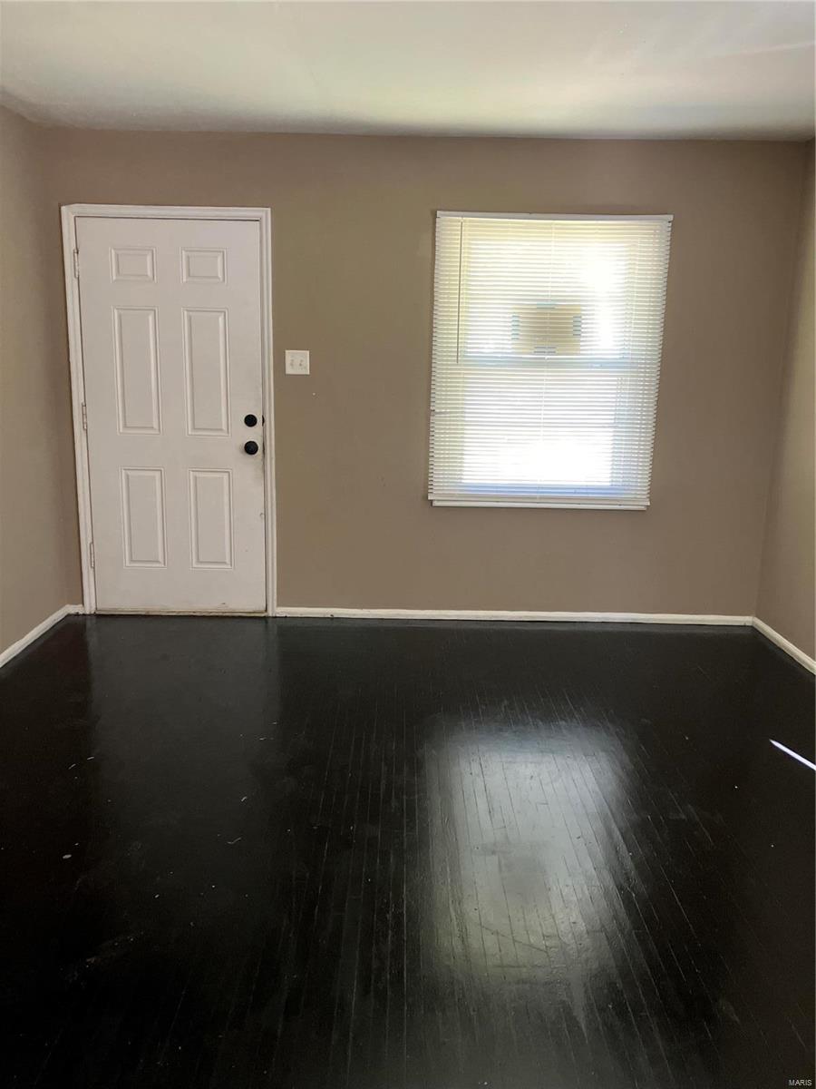 300 Estridge Road St. Louis, MO 63137 - Photo 6 of 12 Gallery Image 6