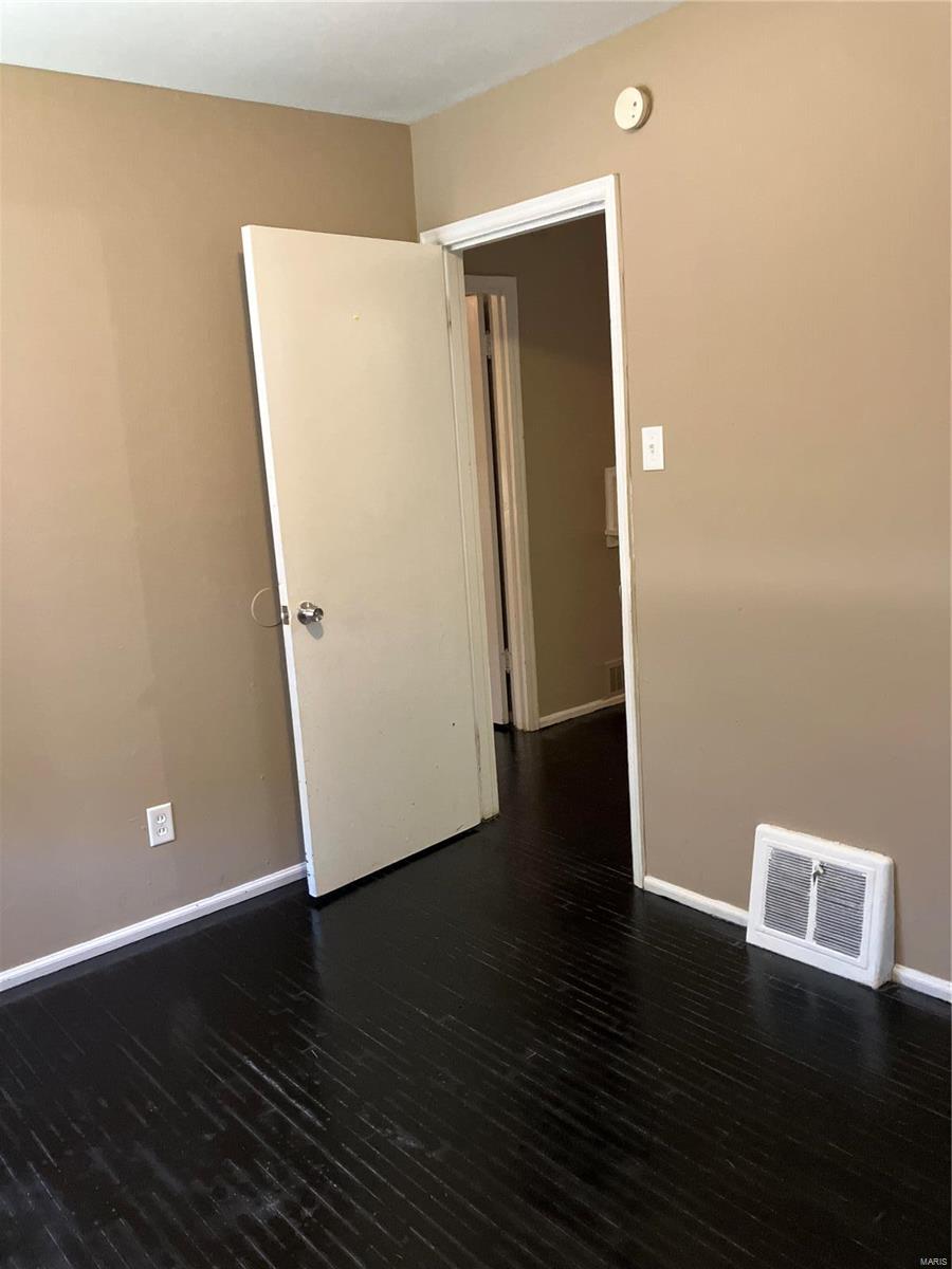 300 Estridge Road St. Louis, MO 63137 - Photo 10 of 12 Gallery Image 10