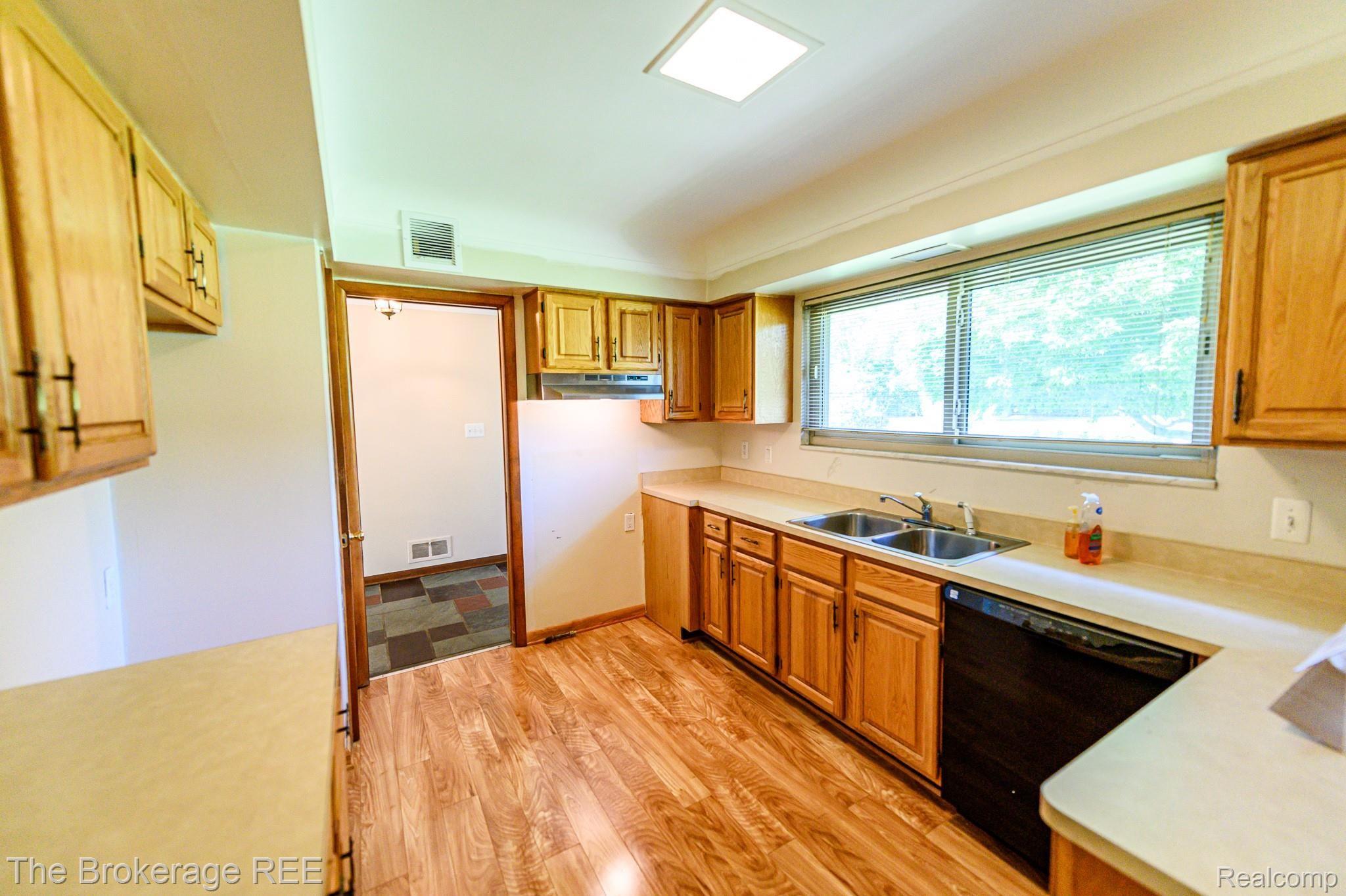 6909 Lahser Road Bloomfield Hills, MI 48301 - Photo 5 of 59 6909 LAHSER Road, Bloomfield Twp 48301 Let's buy a house today!!