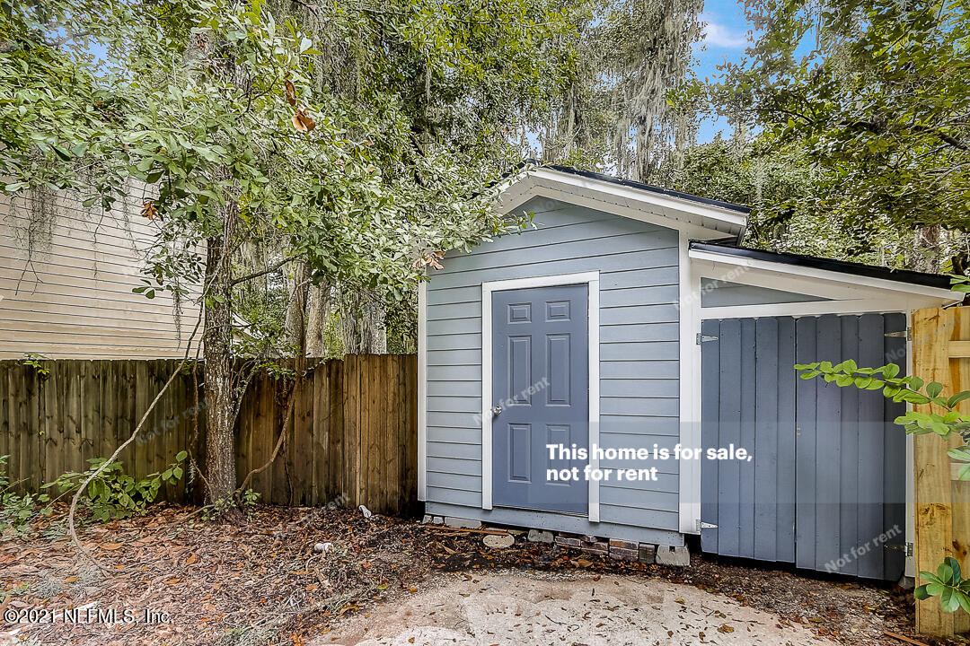 328 North Ridge Drive Orange Park, FL 32003 - Photo 11 of 33 a backyard of a house