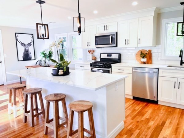 11 Greenwich Road Norwood, MA 02062 - Photo 4 of 20 Gallery Image 4