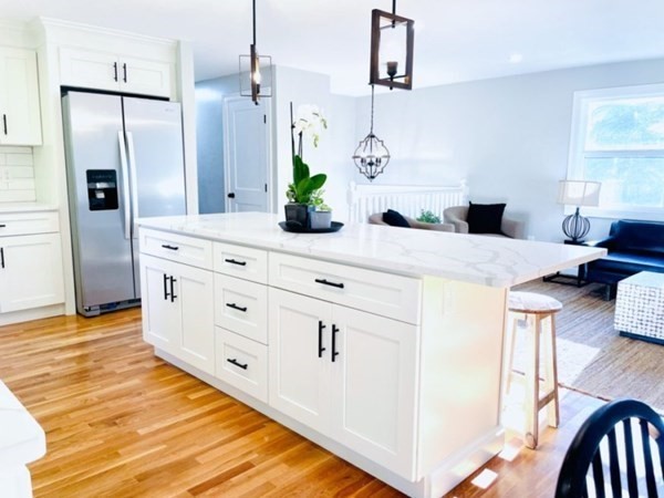 11 Greenwich Road Norwood, MA 02062 - Photo 5 of 20 Gallery Image 5