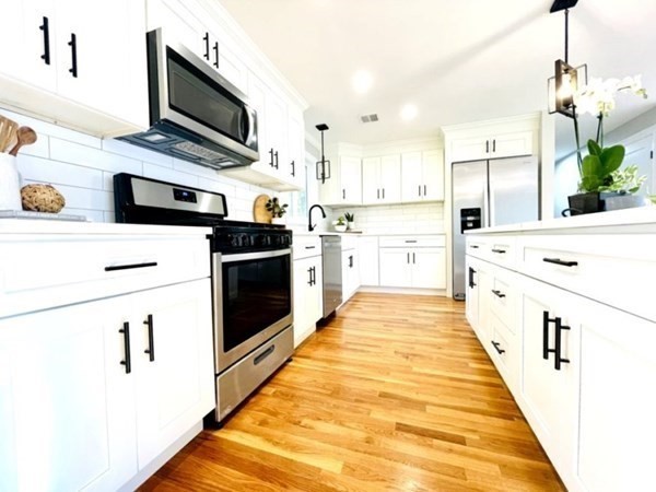 11 Greenwich Road Norwood, MA 02062 - Photo 6 of 20 Gallery Image 6