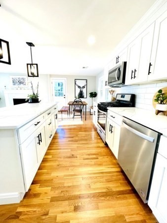 11 Greenwich Road Norwood, MA 02062 - Photo 7 of 20 Gallery Image 7