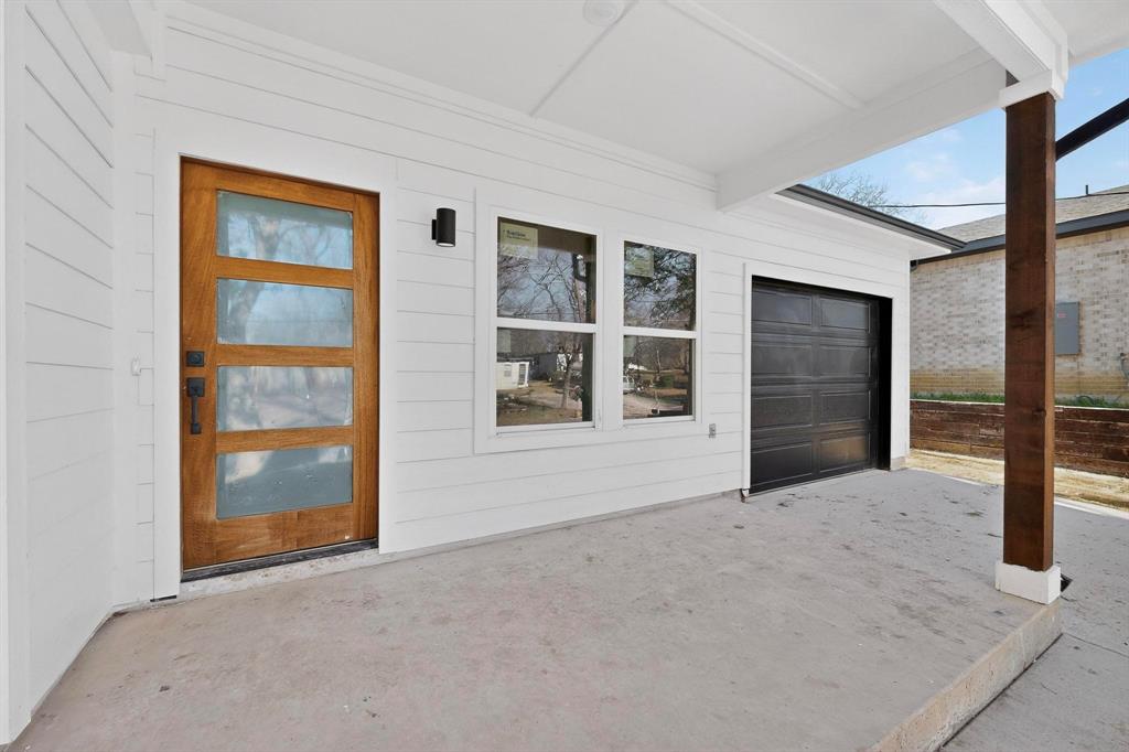 616 East Shepherd Street Denison, TX 75021 - Photo 9 of 23 an empty room with windows