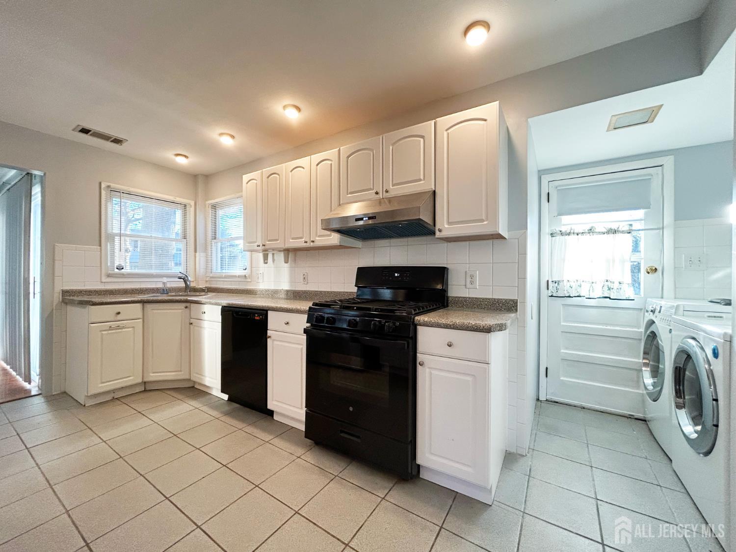 122 Vineyard Road Edison, NJ 08817 - Photo 8 of 19