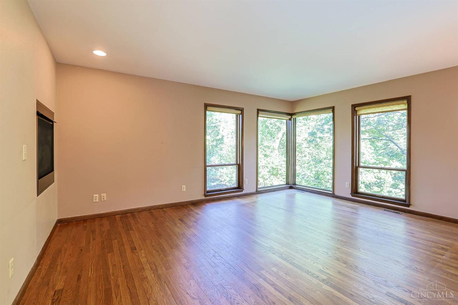 4805 Drake Road Cincinnati, OH 45243 - Photo 33 of 97 Gallery Image 33