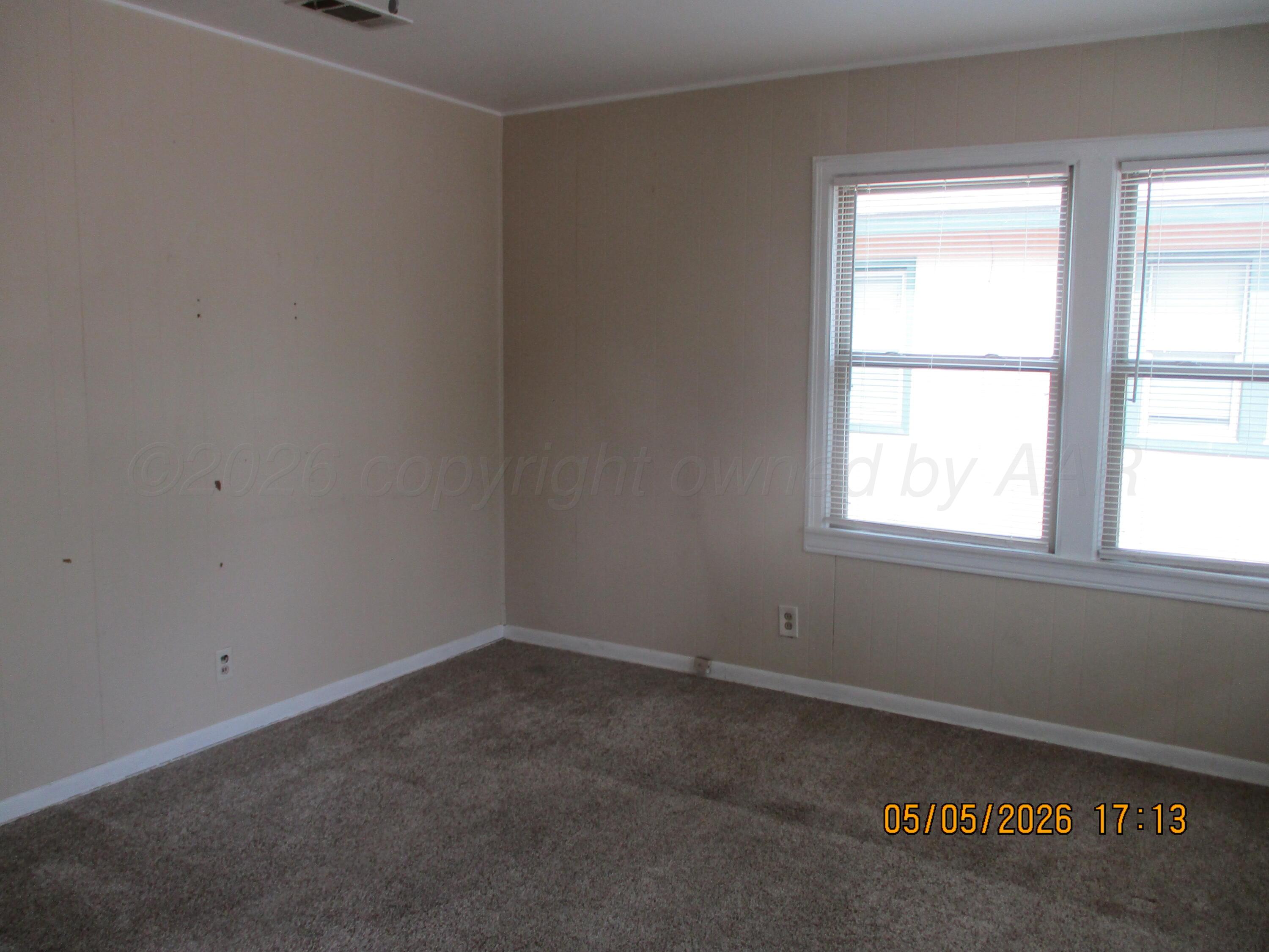 1404 Southwest 13th Avenue Amarillo, TX 79102 - Photo 2 of 8 Living room