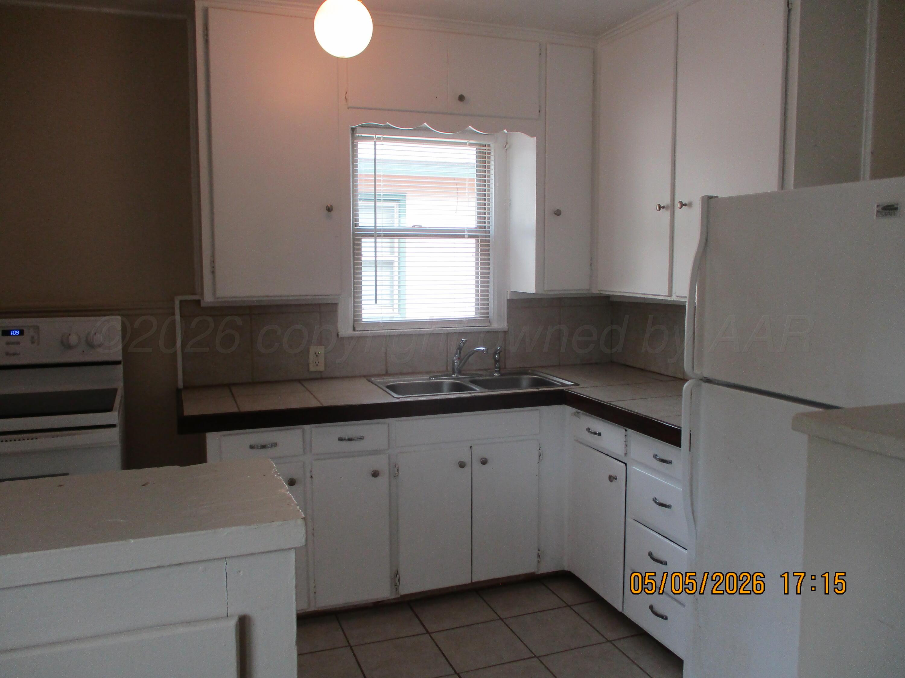 1404 Southwest 13th Avenue Amarillo, TX 79102 - Photo 6 of 8 Kitchen