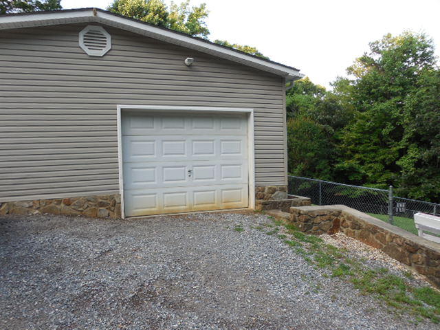 104 Honeysuckle Rose Road Vinton, VA 24179 - Photo 22 of 24 Side of the House