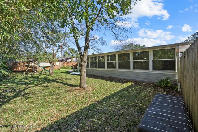 a view of a house with backyard and garden