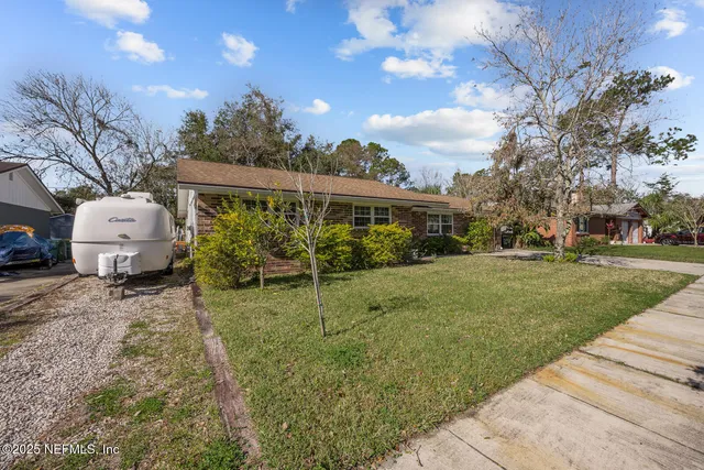 a view of outdoor space yard and green space
